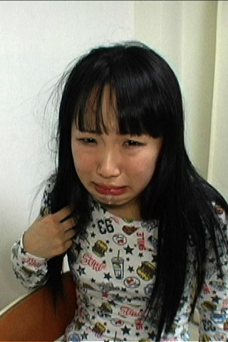 残虐非道外国人の【ロリ●女を泣くまでビンタ】強制イラマチオ！！